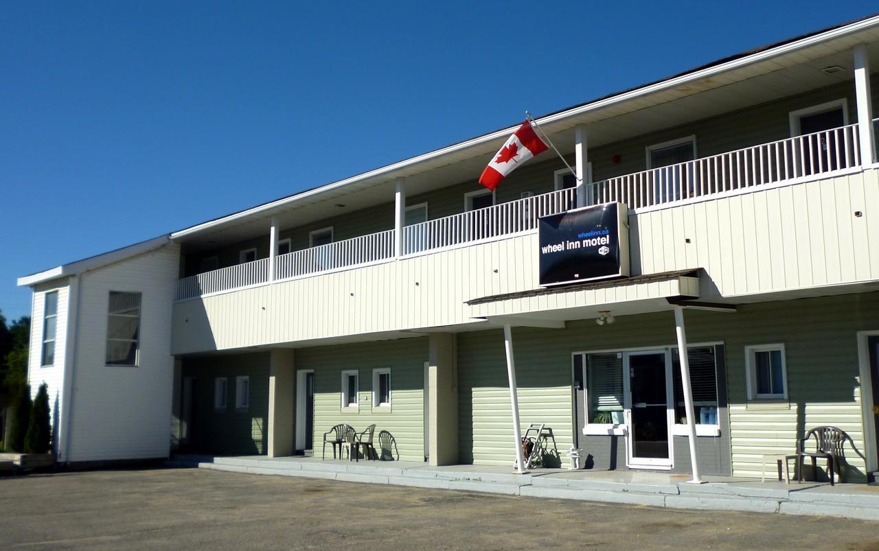 Wheel Inn Motel New Liskeard Exterior photo